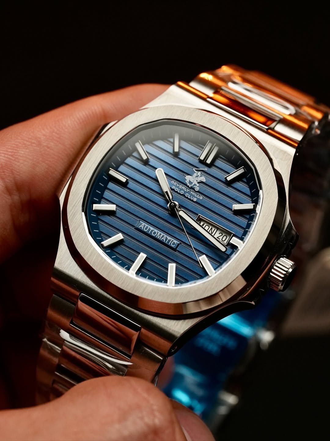 Blue dial, silver chain