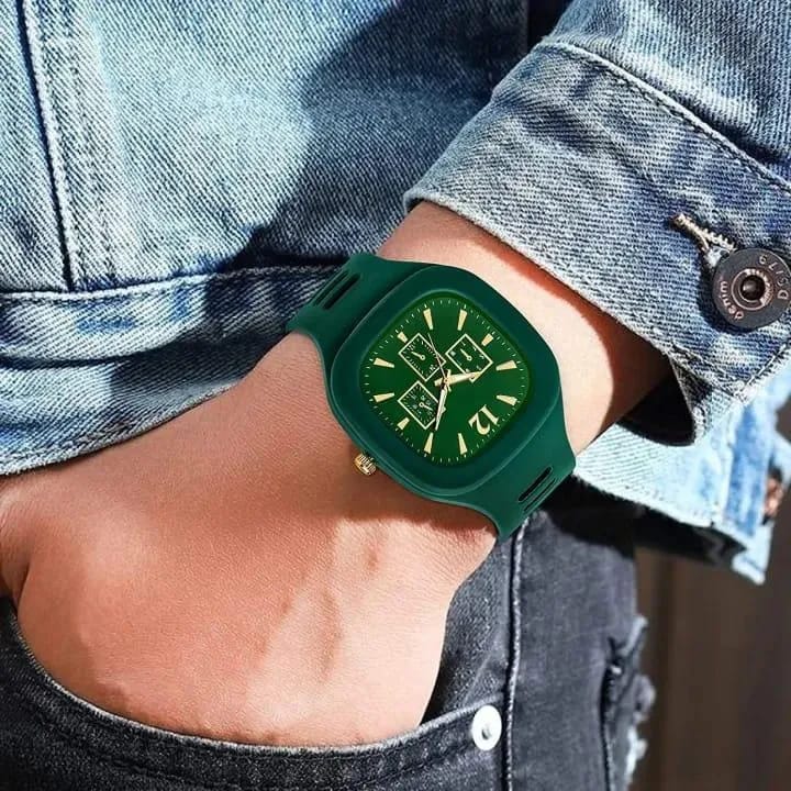 Man's Black Analogue Watch Lightweight Casual